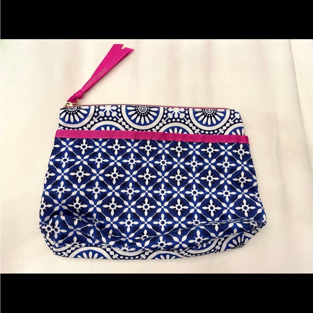 Brand New Estée Lauder Makeup Pouch